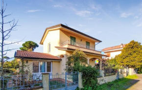 4 Bedroom Cozy Home In Lido Di Camaiore